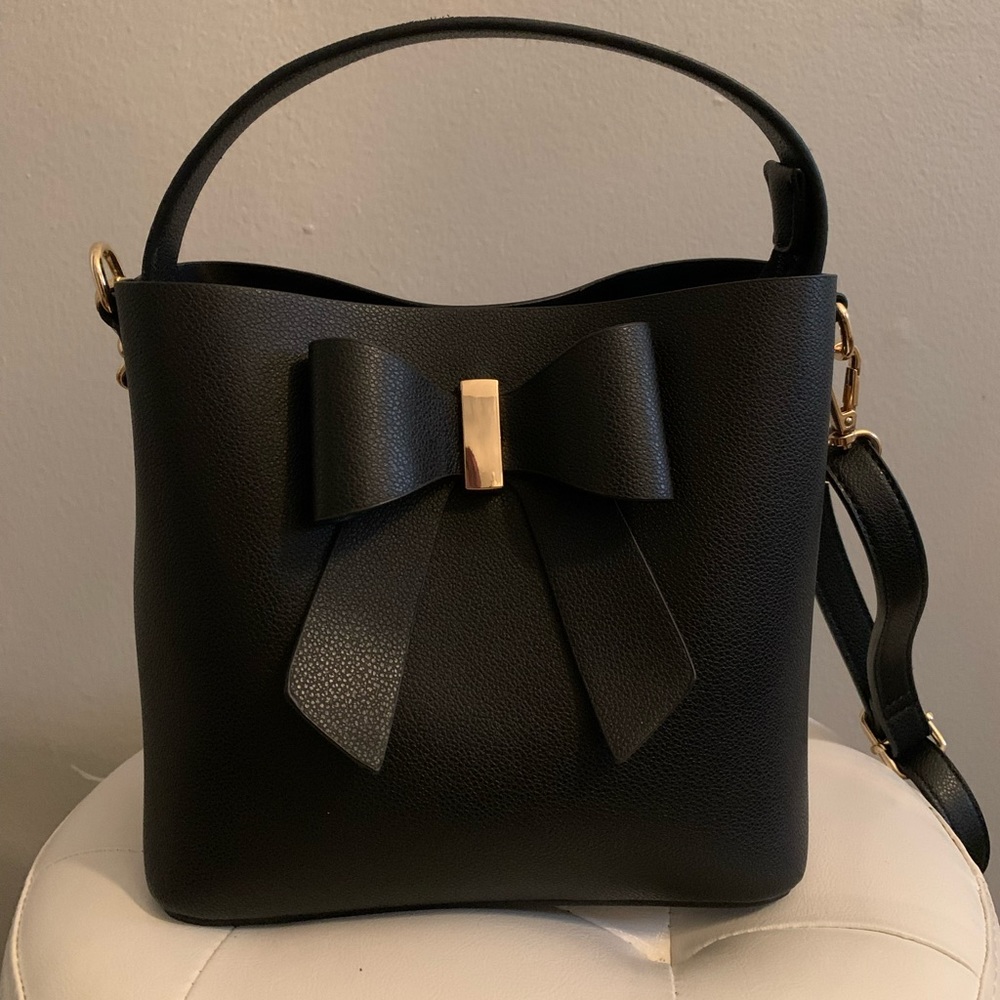Simple Black Purse - Picture 2 of 8
